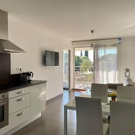 17 - Neuf, Parking Terrasse Et Jolie Vue *